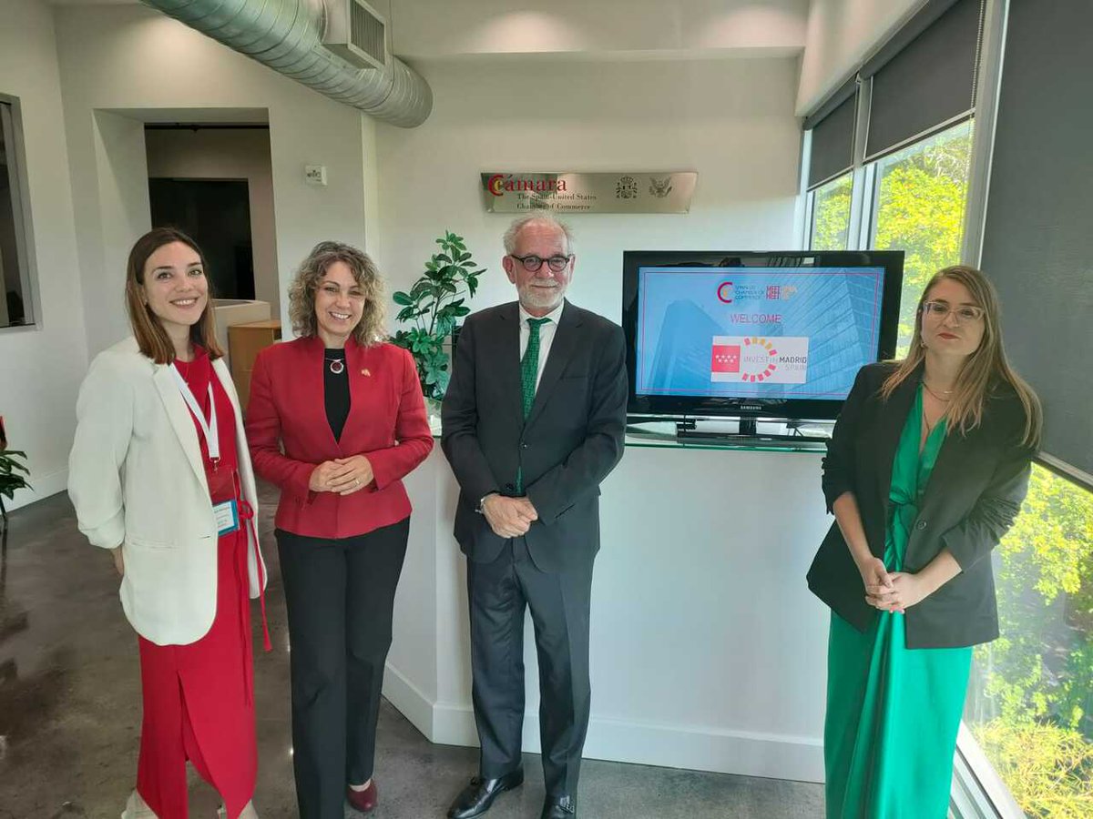 🤝 @ddearistegui and @AuroraRelinque met in #Miami with the @spainus_chamber. ✅ They discussed the sectors with the highest potential for internationalization in Florida, which are also strategic for the @ComunidadMadrid in its investment attraction policy #TIC #semiconductor