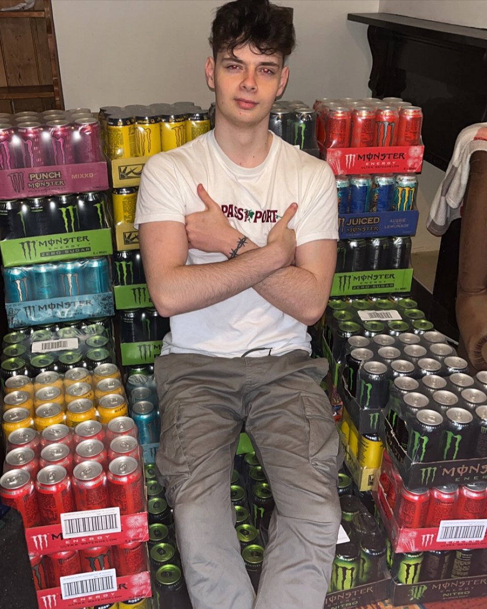 👑 Are you even a @MonsterEnergyUK Plays winner if you don't have a photo of yourself on a Monster throne?