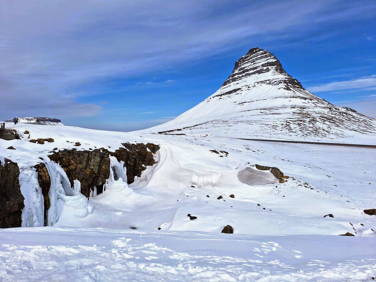 We still have snow in Iceland 😁❄️ But there have been many sunny days as well ☀️ 📸 by our amazing guide Alain Corbeau on beautiful Snæfellsnes this week 😊 bustravel.is/iceland-tours/… #iceland #kirkjufell #snow #snaefellsnes