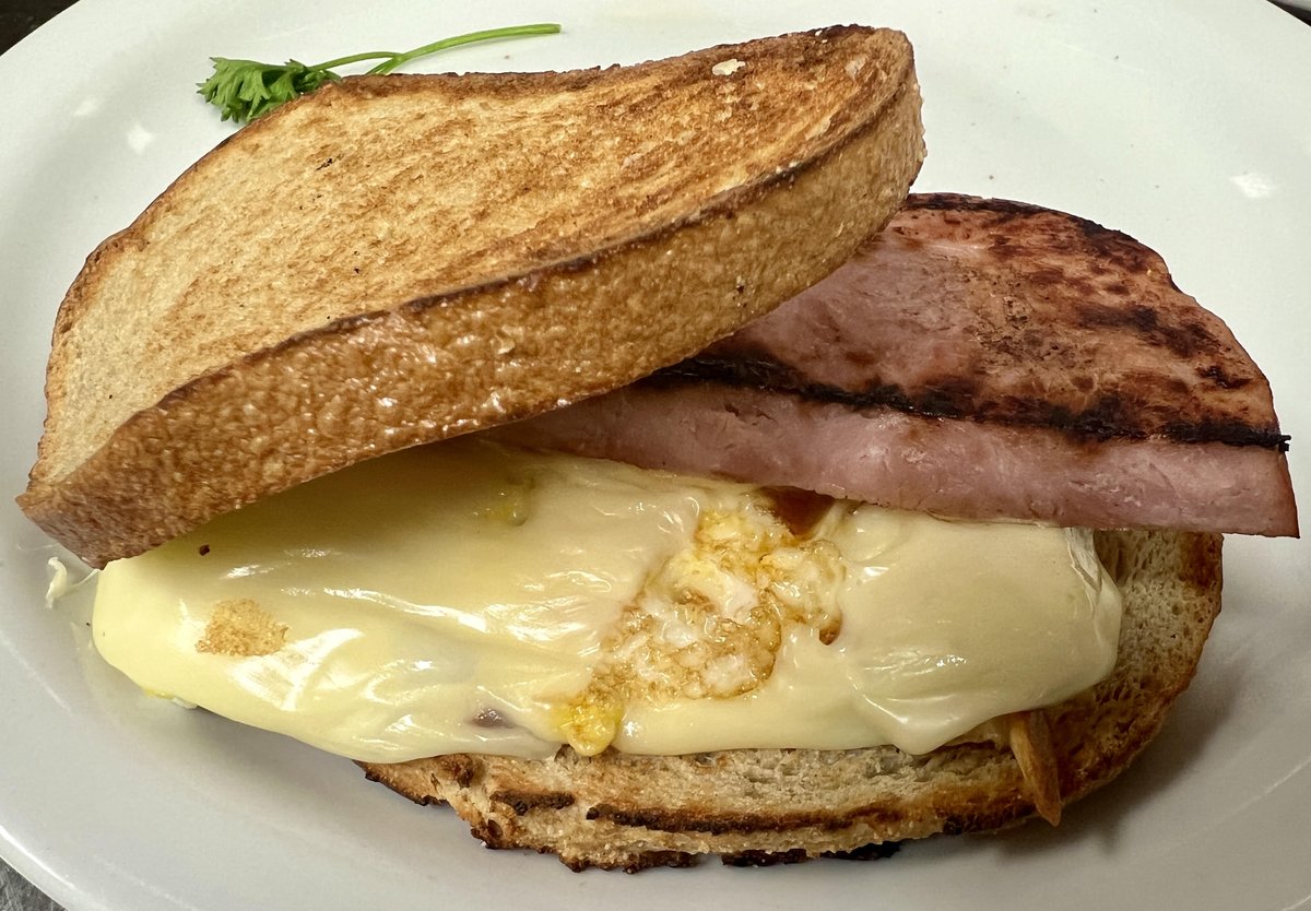 Order a Jakewich breakfast sandwich however you like it!  What an amazing start to your day!  #jakewich #breakfastsandwich #jakeseatery #newtownpa #richboropa