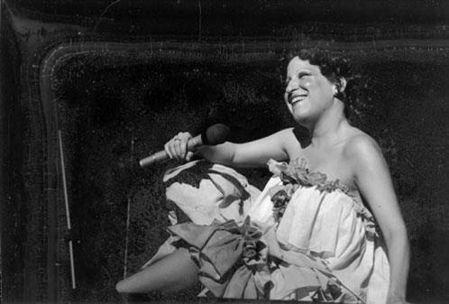 BootlegBette's tweet photo. Video: Bette Midler – Hurry On Down – Live At Last - Bootleg Betty
#BetteMidler, #HurryOnDown, #LiveAtLast, #NellieLetcher
https://t.co/wZJtFlF8w8 https://t.co/QnJBlWmMWi