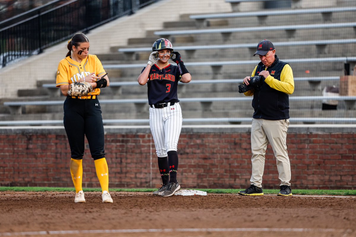 TerpsSoftball's tweet photo. 𝐅𝐢𝐫𝐬𝐭 𝐂𝐚𝐫𝐞𝐞𝐫 𝐇𝐢𝐭 ‼️🚨🥎

Congratulations to freshman @BaileyMurph2023 on getting her first career college hit last night against UMBC 

#FearTheTurtle https://t.co/SM3n4FC7HK