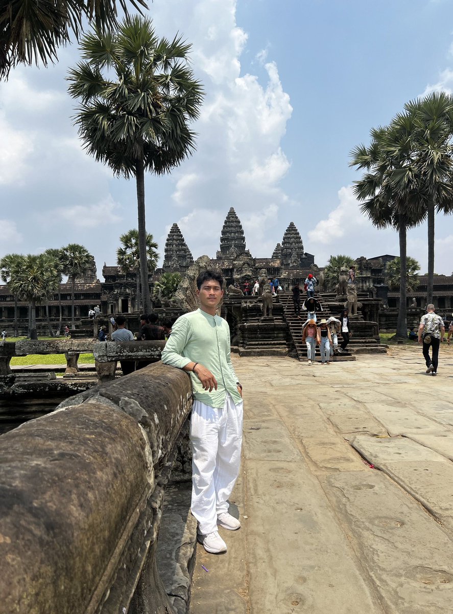 ជួយញ៉ែម្នាក់នេះផង🥹