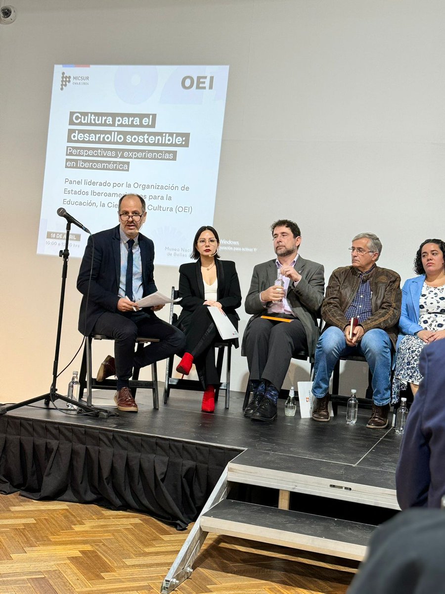 En #MicSur202 la Ministra de <a href="/culturas_cl/">Ministerio de las Culturas</a> <a href="/_caroarredondo/">Carolina Arredondo</a>  se refiere a #BAJ como ejemplo de instituciones que colaboran permanentemente con el Estado en politicas de acción comunitaria y territorial ¡Seguimos Creando Comunidad! 🙌☺️