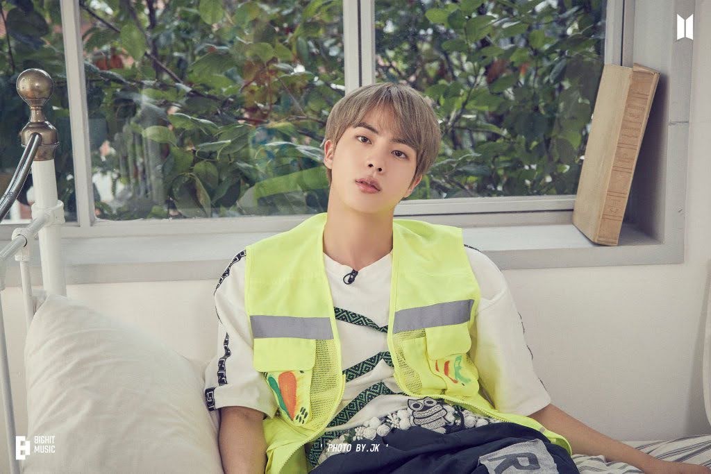 D-54 🌕🚀🌎
It's so incredible that this Run BTS photoshoot, Jin took it to another level. Just look at him, he has a truly impressive beauty and presence ✨

#WaitingForTheAstronaut 
#Dear_Jin_from_ARMY 
#방탄소년단진 #진 @BTS_twt