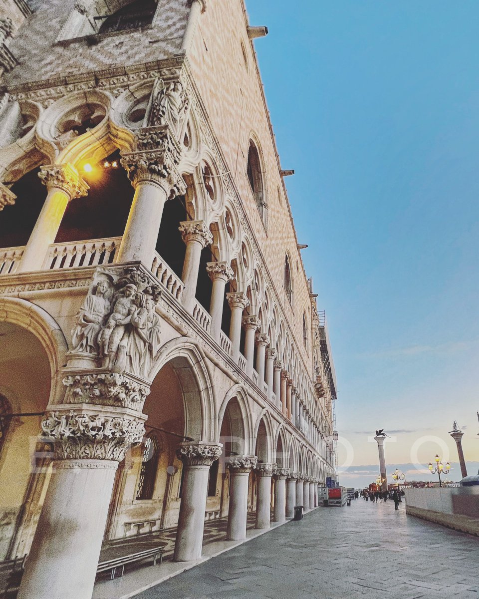 #VeneziaPerImmagini

📸 Buongiorno da #PalazzoDucale con questo scatto di E.P., che ringraziamo

⛅️ Buon sabato #20aprile e buon #weekend!

@detourismvenice @TurismoVeneto @veneziaunica