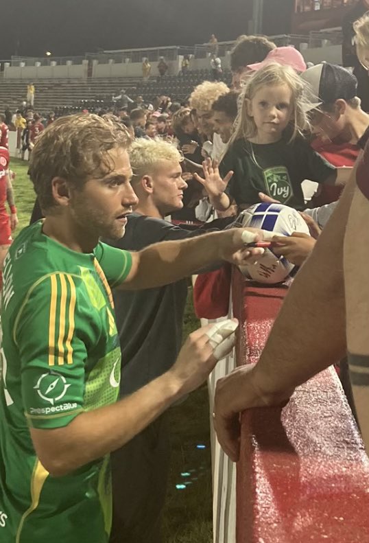 My partner took this photo of Ryan Shellow signing autographs for kids minutes after a career performance that ended in heartbreak. Every night every player goes down the line and does this, win or lose. Even an upset Arthur Bosua made time last night. We see you Kickers!!! 👊❤️‍🔥