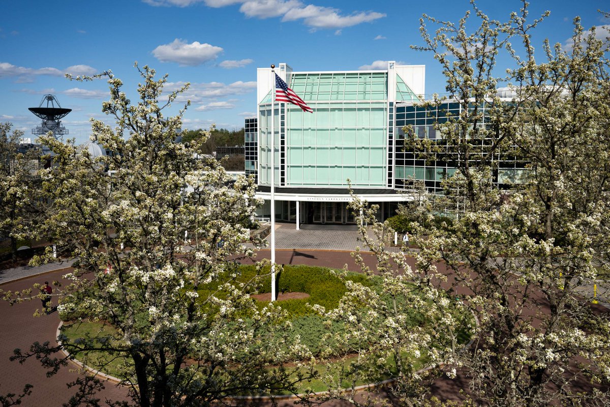 Our Lexington campus in full bloom 🌸 🌼 🌷 📸: Nicole Fandel