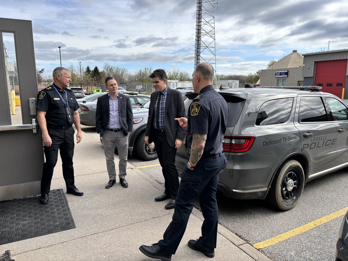 I spent this morning with MPP @AndrewDowieMPP touring @LaSallePoliceON and meeting with Chief Duncan Davies and Deputy Chief Jason Woods. Thank you to all the officers for your service.