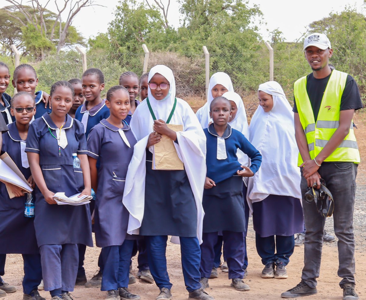 Grooming school students into conservation is always a pleasure..
#ClimateActionNow #conservation #wildearth