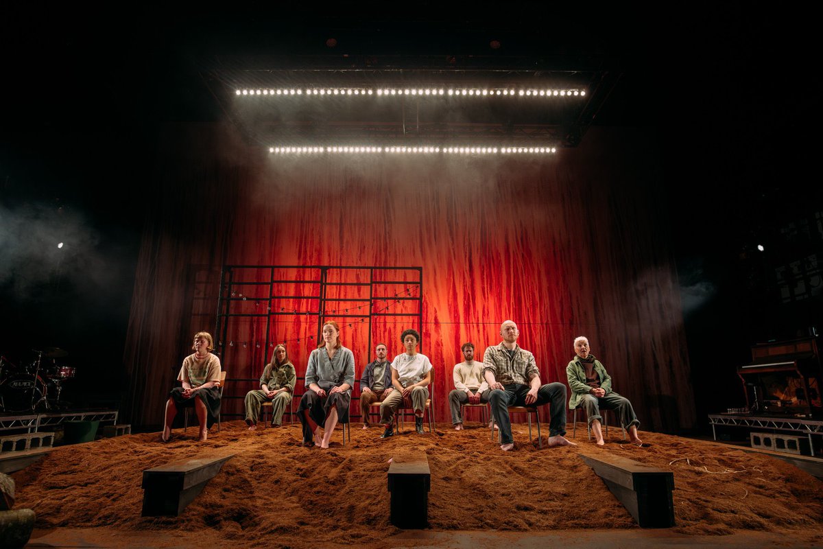 Earth under feet and fire in the sky for tonight’s opening of ‘Sunset Song’ @DundeeRep. Happy Opening to our stellar team on & off the stage. Personally, it’s been a special treat to make a show in the building where I had some of my first childhood theatre experiences.
