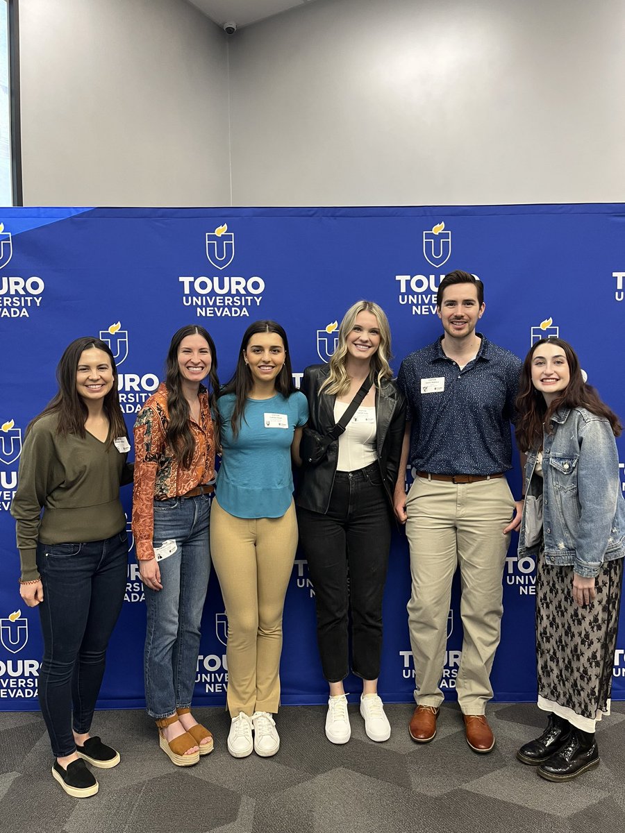 TUNAdmissions's tweet photo. Newly accepted students mingle with faculty and current students during our third congrats tour! 

#tourouniversitynevada #touronevada #osteopathicmedecine #physicaltherapyschool #occuparionaltherapystudent #physicanassistantschool https://t.co/3TvcQf9y26