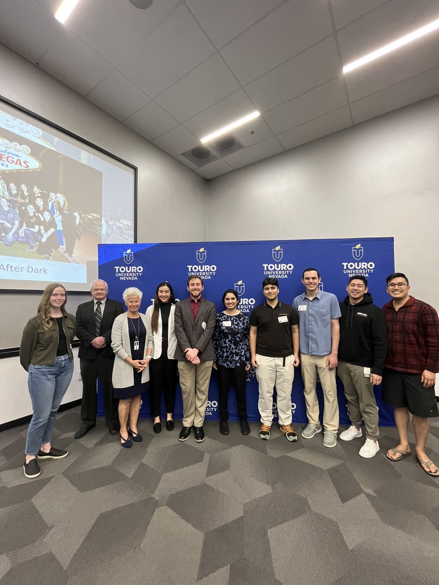 TUNAdmissions's tweet photo. Newly accepted students mingle with faculty and current students during our third congrats tour! 

#tourouniversitynevada #touronevada #osteopathicmedecine #physicaltherapyschool #occuparionaltherapystudent #physicanassistantschool https://t.co/3TvcQf9y26