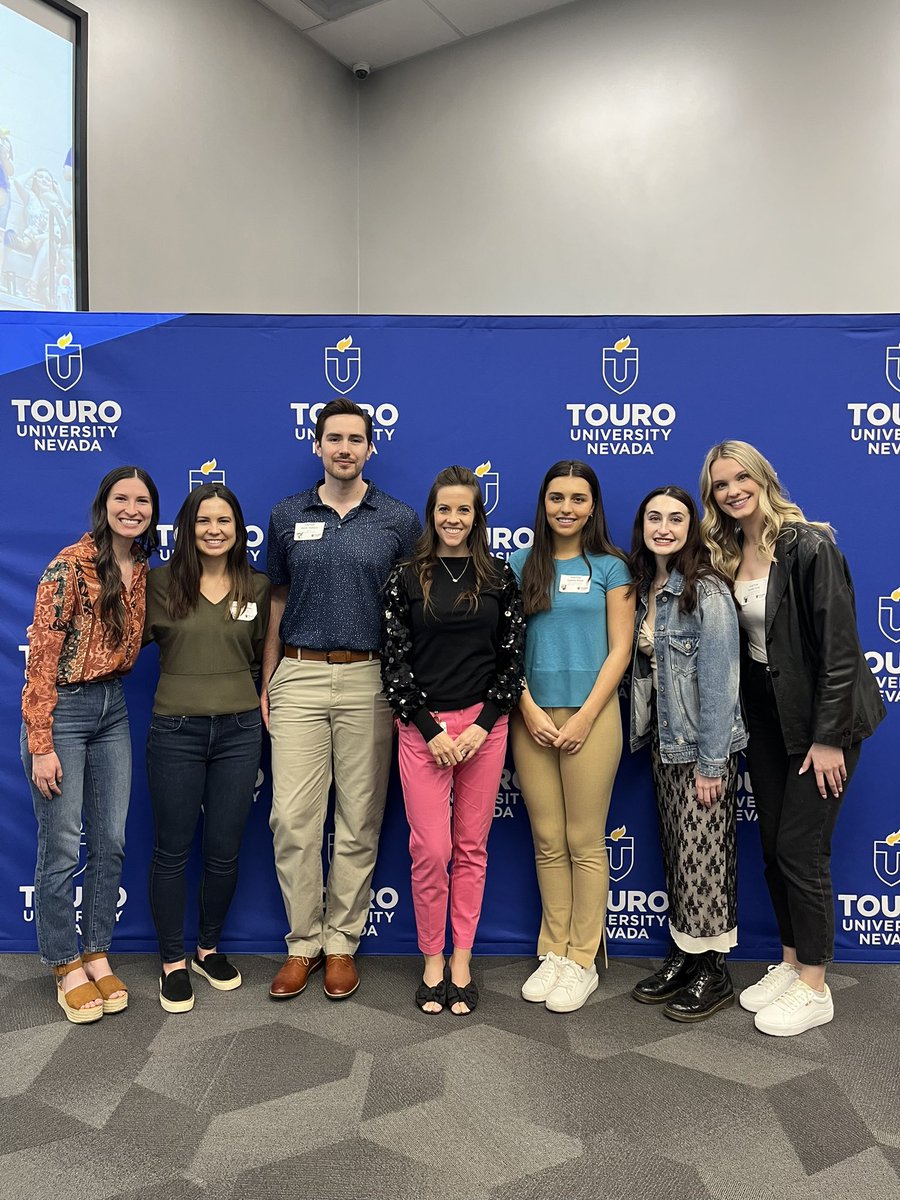 TUNAdmissions's tweet photo. Newly accepted students mingle with faculty and current students during our third congrats tour! 

#tourouniversitynevada #touronevada #osteopathicmedecine #physicaltherapyschool #occuparionaltherapystudent #physicanassistantschool https://t.co/3TvcQf9y26