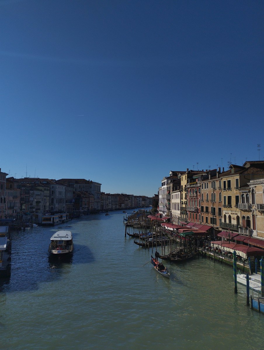 #VeneziaPerImmagini

📸 Buongiorno dal #CanalGrande con questo scatto di Patrizia Cantutti, che ringraziamo

🌤 Buon lunedì #22aprile e buon inizio #settimana!

@detourismvenice @veneziaunica @TurismoVeneto