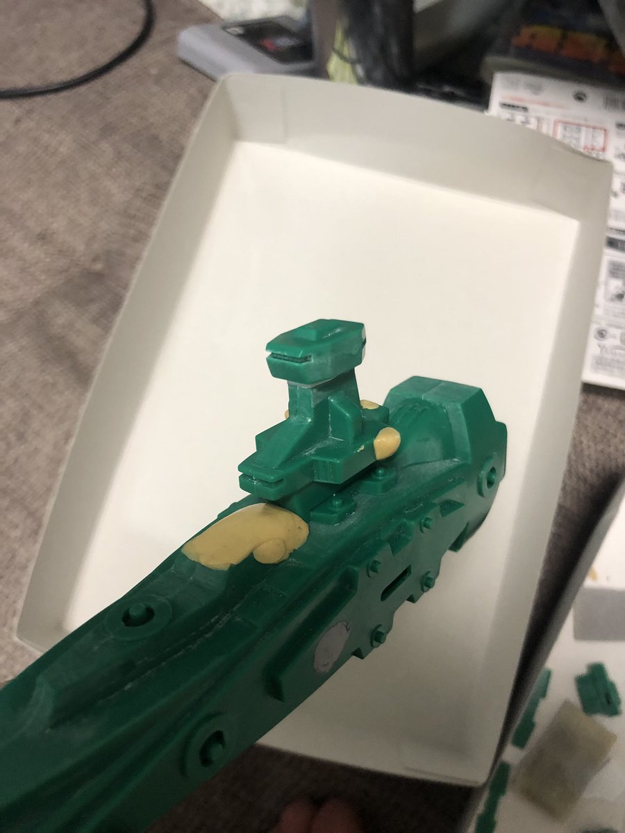 旧キットのマゼランを改造して
0083のマゼラン改を作る

艦首艦尾の延長、艦橋の高さ増し
艦橋前の所パテ盛り
第二艦橋横の機銃土台

マイナーチェンジなんやろうけど地味にやる事多い

船体、艦橋の延長だけでストレートに組めばよかった