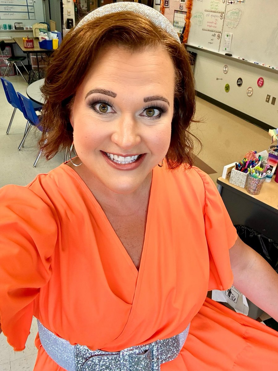 KaseyWilloughb4's tweet photo. 🏗️Construction 🦺 Spirit Day! I 🚧 I came as a Traffic cone 😂#PromSpiritWeek #ConstructionDay @DachowskiJenn @CharlotteTobi15 https://t.co/nXuNC07yP3