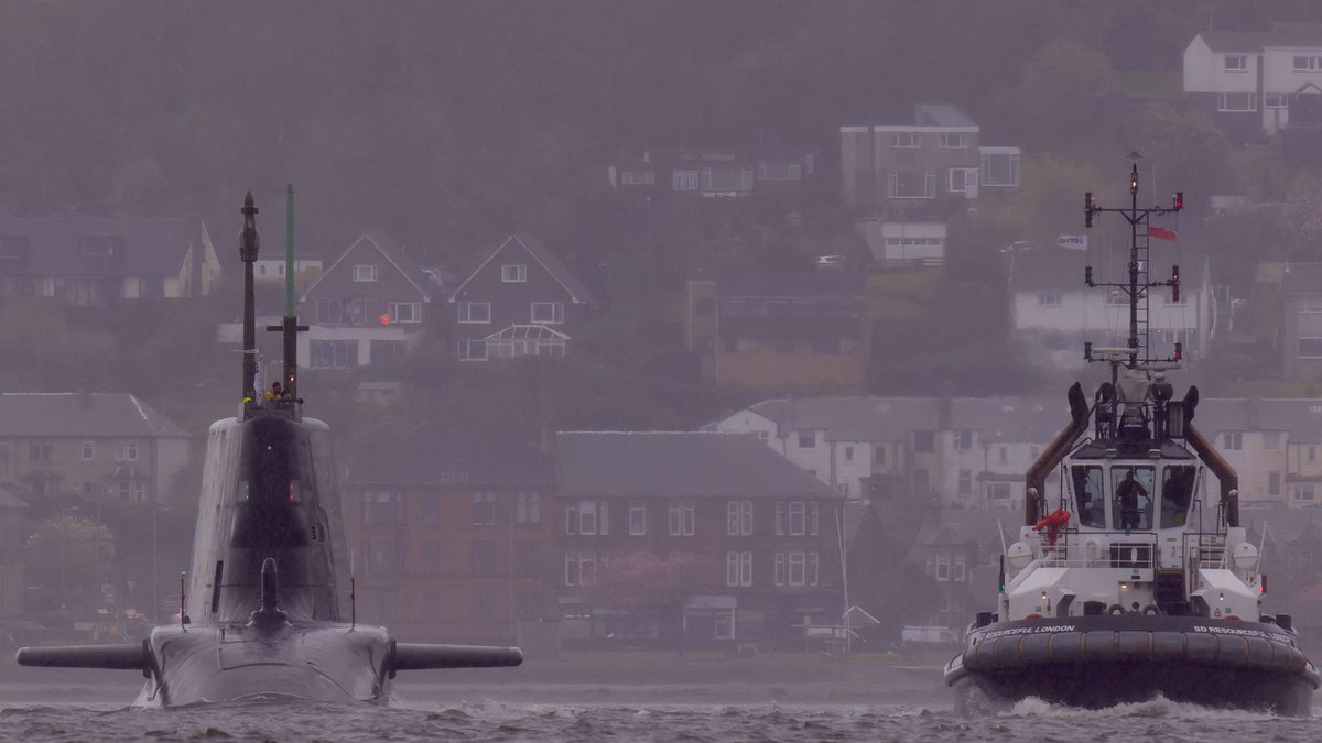 Royal Navy Astute Class off Cove this afternoon @RoyalNavy @NavyLookout @WarshipCam #photography #royalnavy #canon #canonuk #scotland #canonphotography #shipping