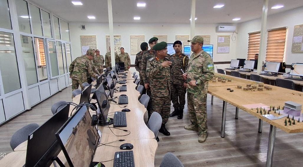 #IndiaUzbekistanFriendship🇮🇳🇺🇿

General Manoj Pande #COAS visited Termez Training Area to witness the Joint Military Exercise #DUSTLIK between the Armed Forces of #India & #Uzbekistan and was briefed by the Contingent Commander about the ongoing Exercise. #COAS interacted with…