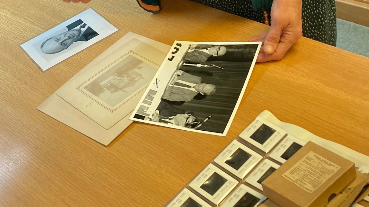 Today we were excited to welcome some new Archive Assistants to our team. Sarah, our senior Conservator, gave some training on how to handle different types of archival material, invigilate our Reading Room, host exhibitions, & retrieve material from our archive.📚📒🖼️