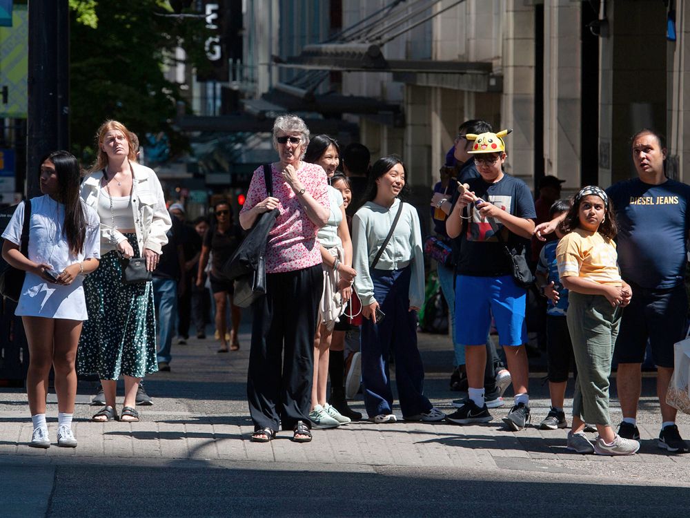 nationalpost's tweet photo. Recent immigrants think Canada's immigration targets are too high, prefer Tories to Liberals: poll https://t.co/6wSxIXzov0 https://t.co/7LxlW2ILRk