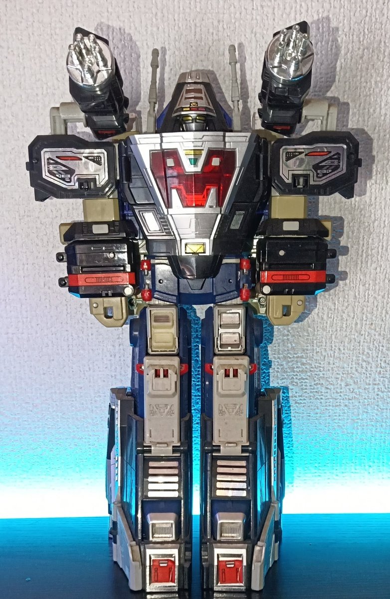「初めて手にした戦隊ロボ玩具はギャラクシーメガ 細かい部分にまで配慮されてて感動し」|にーやんのイラスト