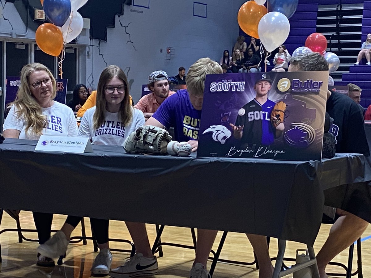 PHS_stitchball's tweet photo. Congrats to @BraydonBlonigen for making it official yesterday. Butler County is getting a good one! https://t.co/3H8kRCFlC7