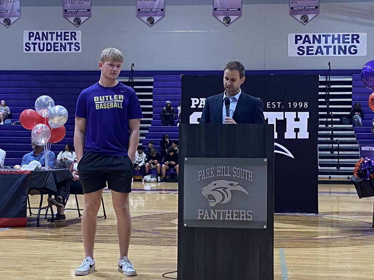 PHS_stitchball's tweet photo. Congrats to @BraydonBlonigen for making it official yesterday. Butler County is getting a good one! https://t.co/3H8kRCFlC7