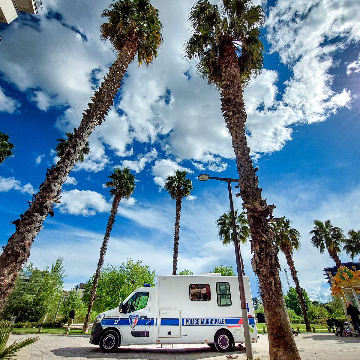 🔴 DIRECT Depuis 14h et jusqu'à 19h, le poste mobile de votre police municipale est à #PortMarianne 👉 au bassin Jacques Cœur 👮🏻‍♀️👮🏻‍♂️ Les agents @PMMontpellier y sont à votre écoute