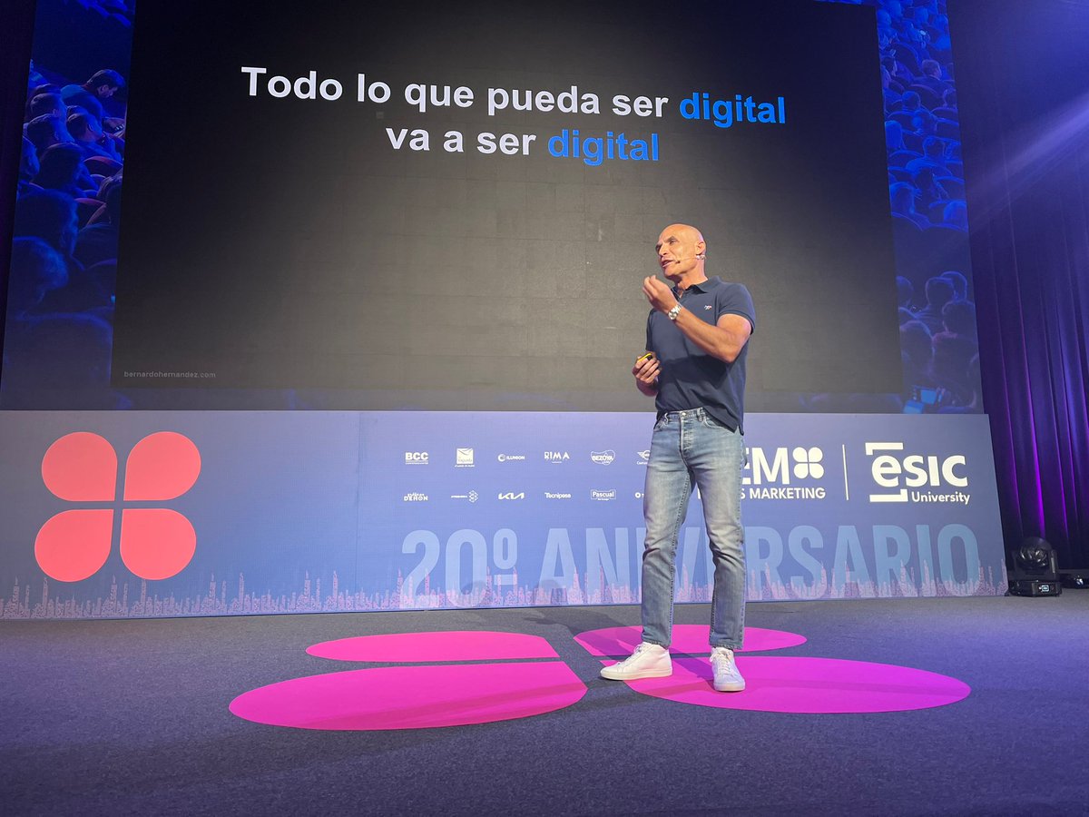 ESIC_University's tweet photo. @BernieHernie , Investor and Advisor, ha venido a #HEMESIC a dar un mensaje a todos los que quieren dar el salto de CMO a CEO:
1. Una aproximación analista funciona muy bien en #marketing.
2. Solo los expertos en #tecnología llegarán a ser CEO de una empresa. https://t.co/T02fPh01FE