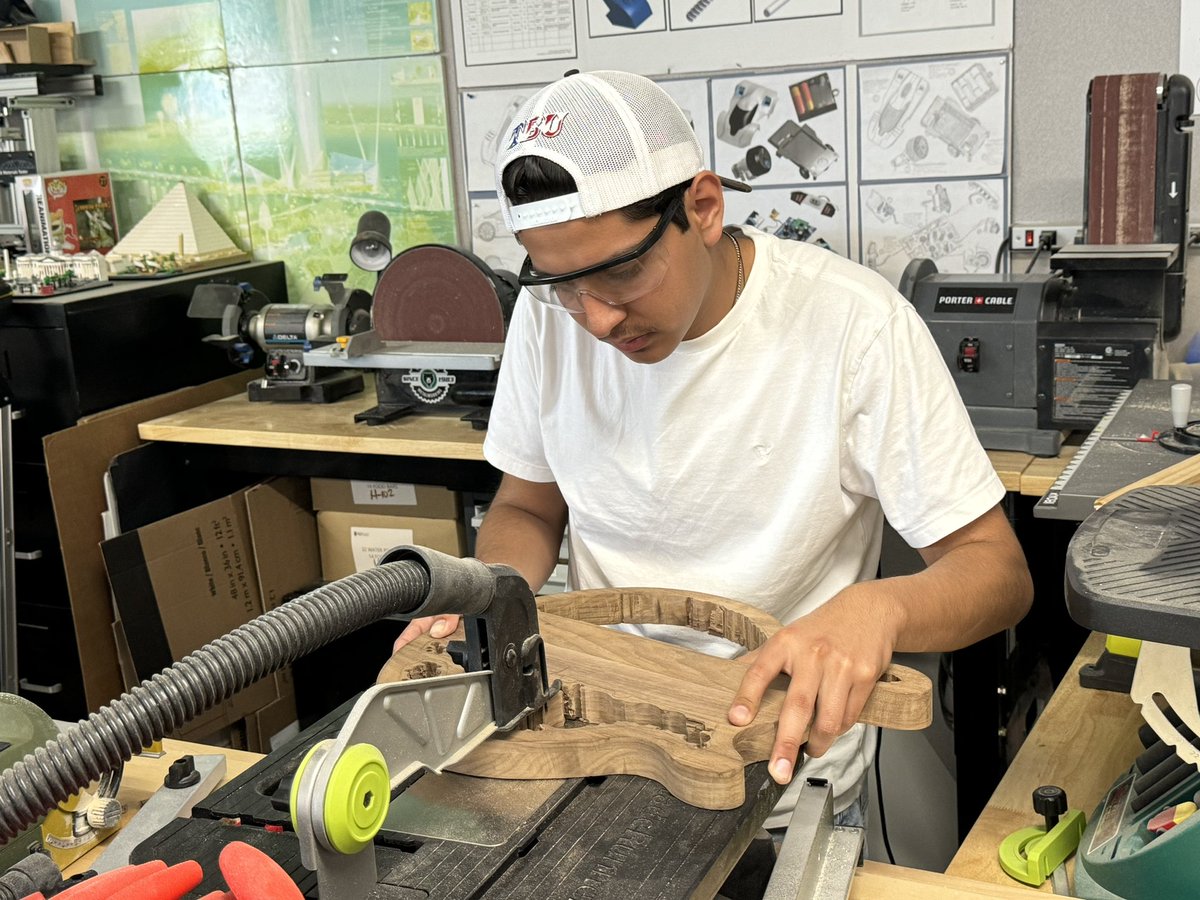 Current senior and former AYALA Engineering student, Luis, getting the most of our woodshop after school making his own electric hollow guitar- let’s go. @BaldyViewROP @CaliforniaCTE @CteTeachCA @SBCountySchools