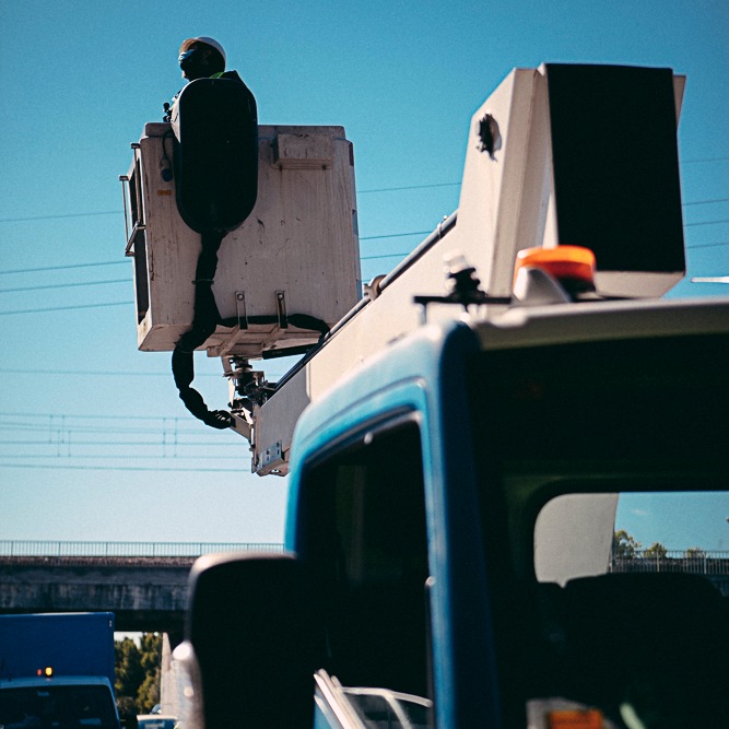 👷🏻‍♀️¡Nuestros compañeros de mantenimiento llegan hasta los lugares más inaccesibles de la #M30!

#ConservacióndeCarreteras  #Madrid