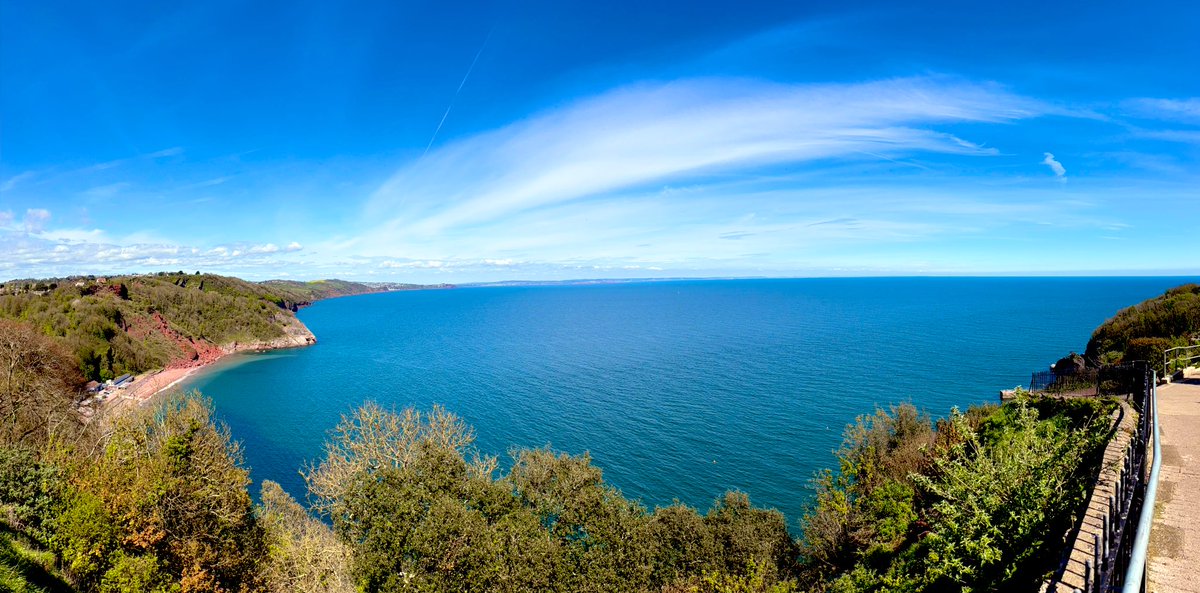 There are plenty of stunning views around Devon’s coast and this is right up there! Babbacombe Downs looking across to Dawlish, Exmouth, Sidmouth and across to Dorset and Lyme Regis, West Bay and Portland 🏝️