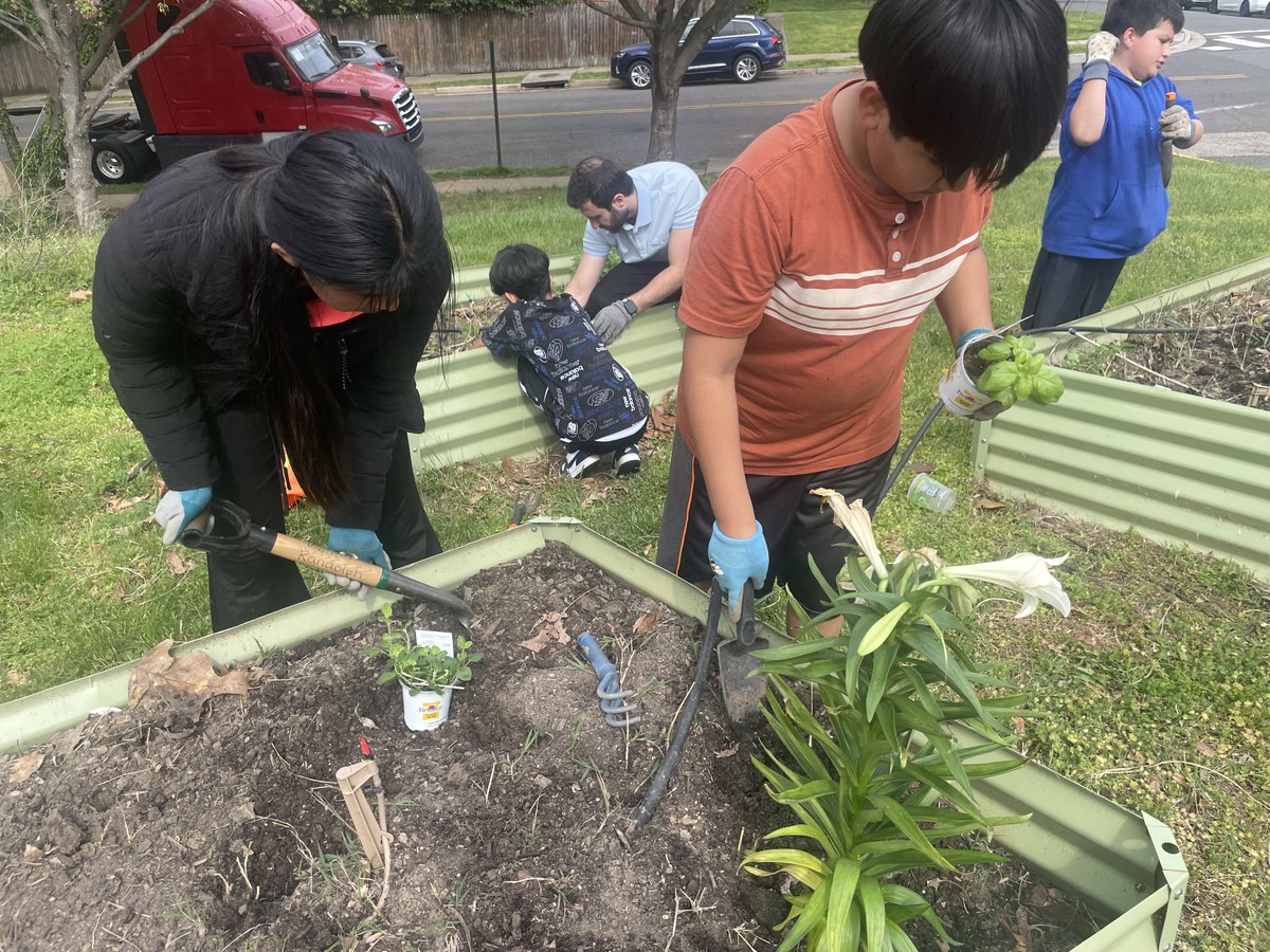 Excited to continue the work that #YESclub did this Saturday! Join us for our Spring Mulching Day and take a look at our school #garden ! @APS_ProjectYES @RandolphIBStars #APSgreen