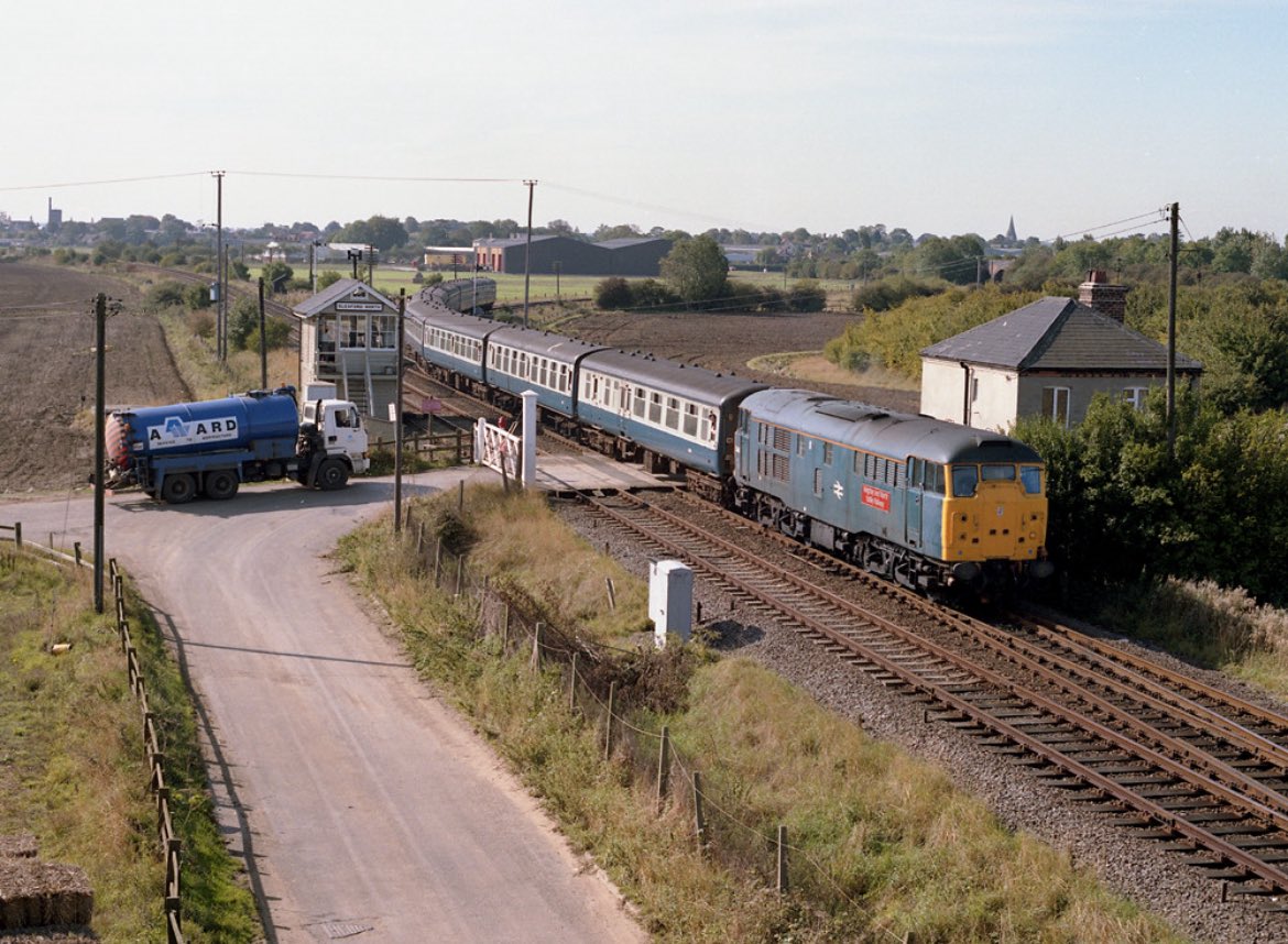 31444 exits the single line chord from Sleaford station at Sleaford North Junction with a Skegness to Sheffield service, 25th July 1987 #ThirtyOnesOnThursday

📸 John Dewhurst