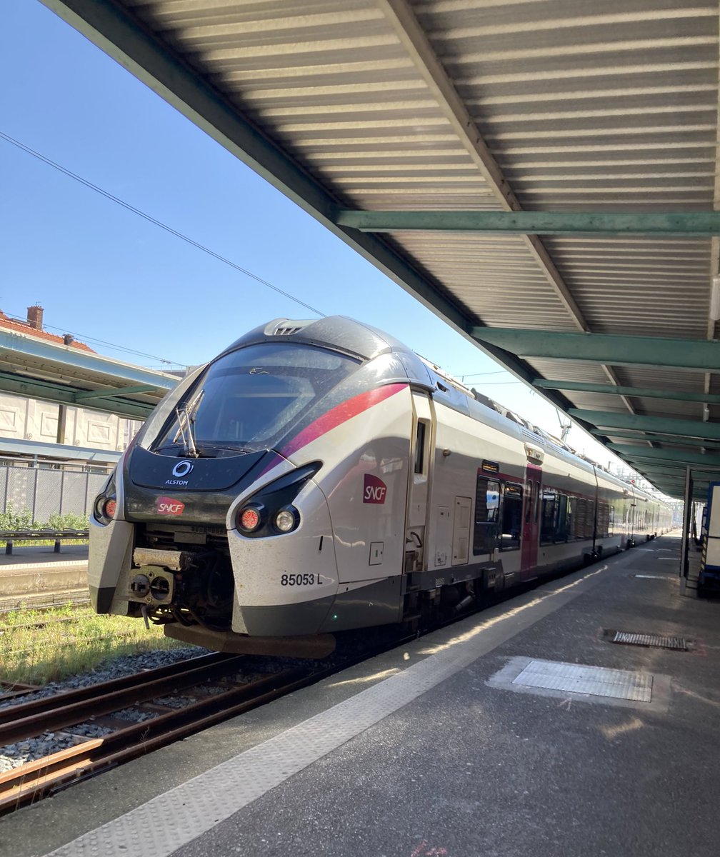 asct_nantes's tweet photo. Retour aux petits beurres 🚊

Je serais votre chef de bord sur l’Intercités 3858 (rame arrière) entre Bordeaux St-Jean et Nantes, accompagné du grand @SncfChefdebord en chef de rame avant 😎🤝

Pensez aux coupons IC, et billets 🚲🐈🐶😉

Excellent voyage avec #intercites #ic3858 https://t.co/dSTlZtIsiS