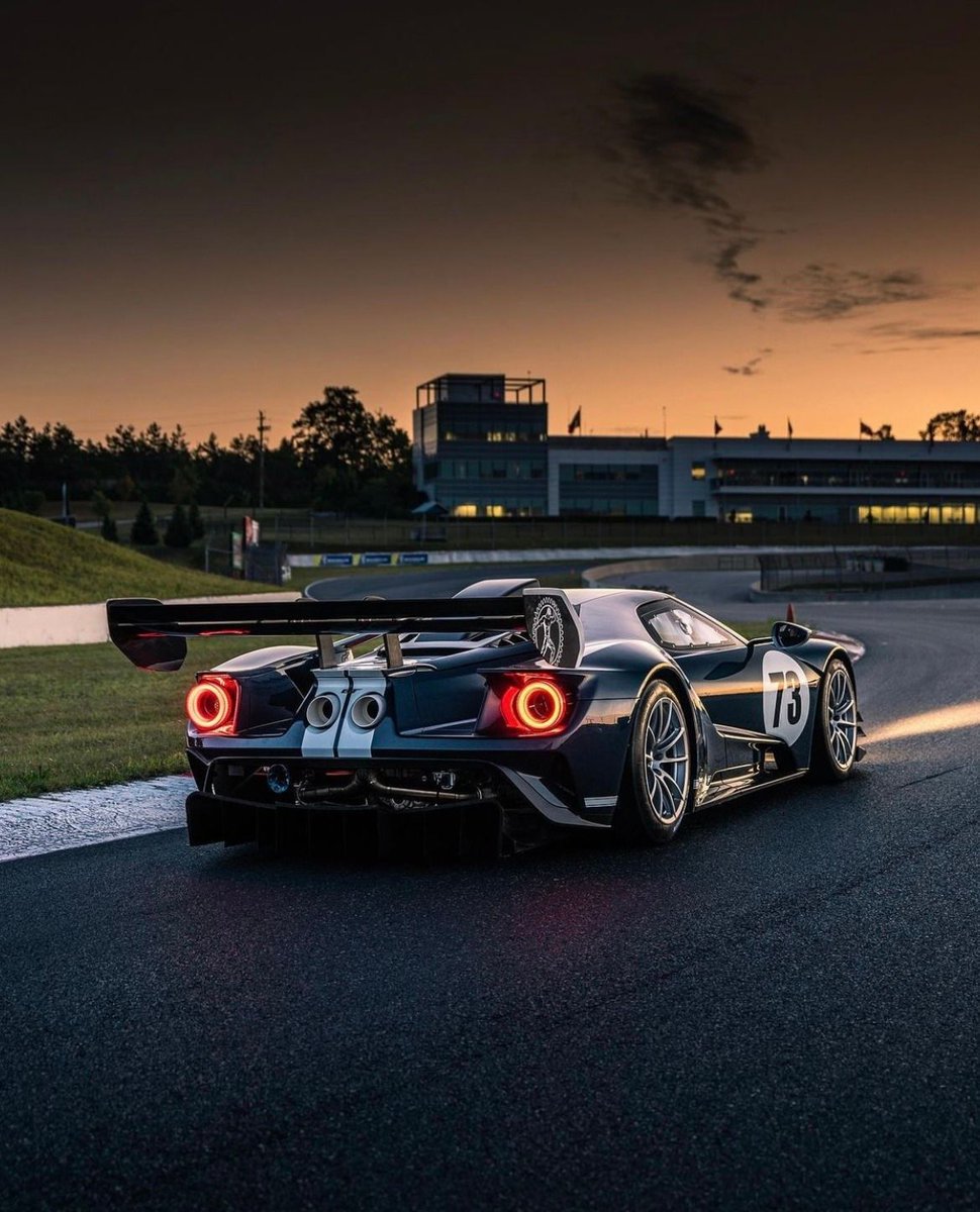 Race Time #ford #GT #fordGT #luxurylife #hypercars #supercars #exoticcars #sportcars buff.ly/2MGt1An