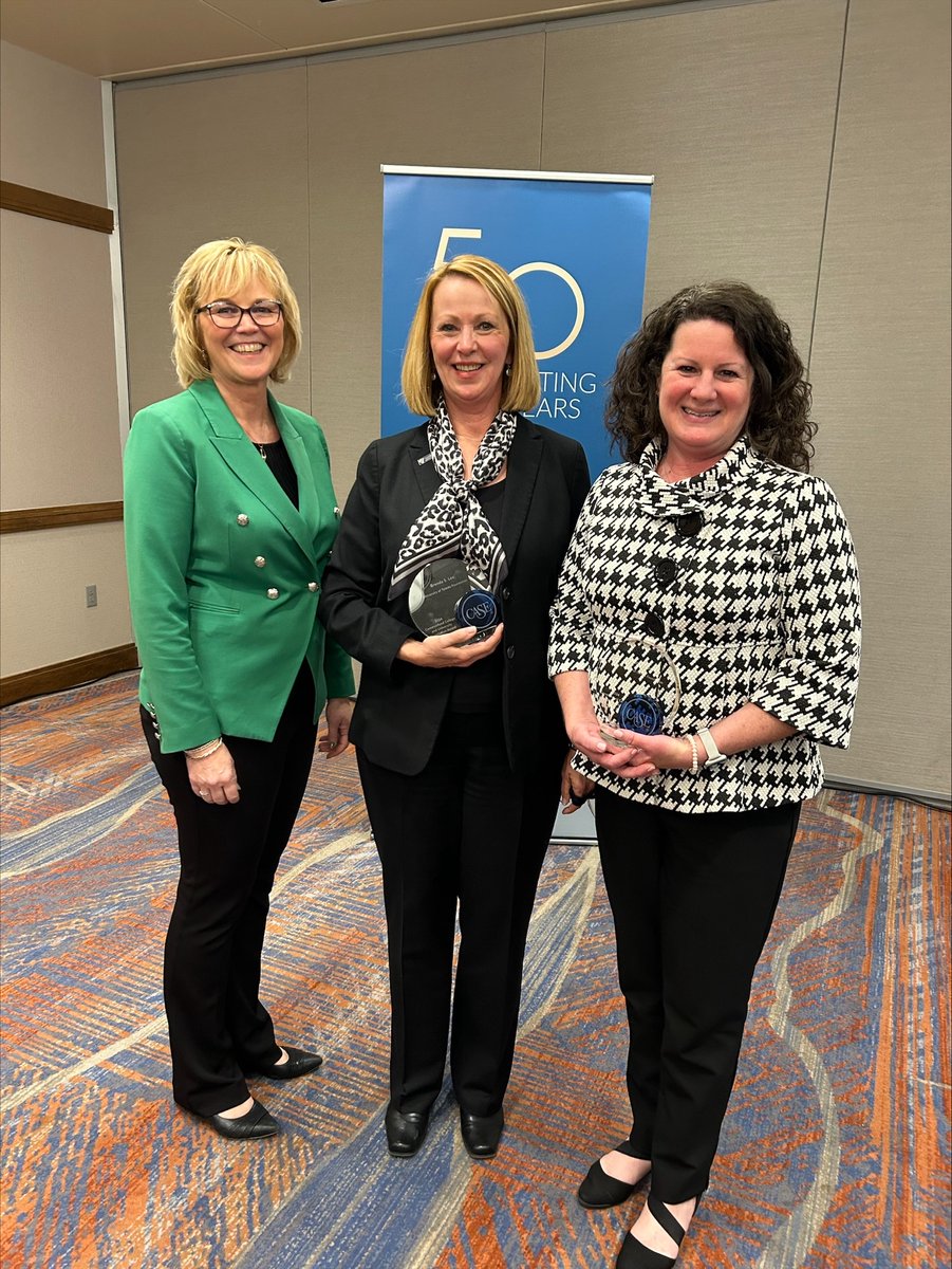 UIF's COO/CFO Christy Devocelle was honored with the prestigious <a href="/CASEAdvance/">CASE</a> Commonfund College and University Foundation Award last week in Denver. We are so grateful for Christy's continued leadership!

Read about the award &amp; Christy's accomplishments: uif.uillinois.edu/news/2024/chri…