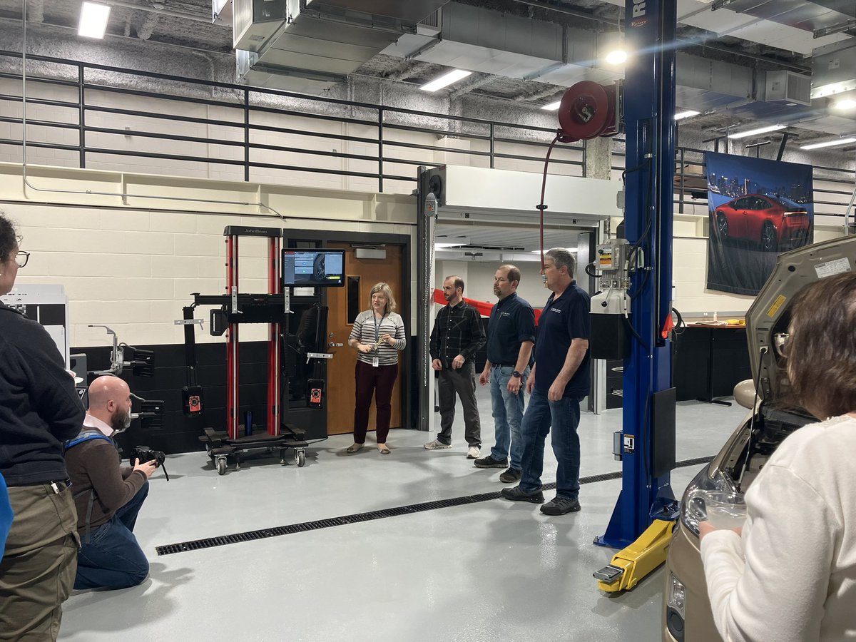 austinstair's tweet photo. Grand opening of our Electric Vehicle Training Lab! https://t.co/FwOlndKy5P