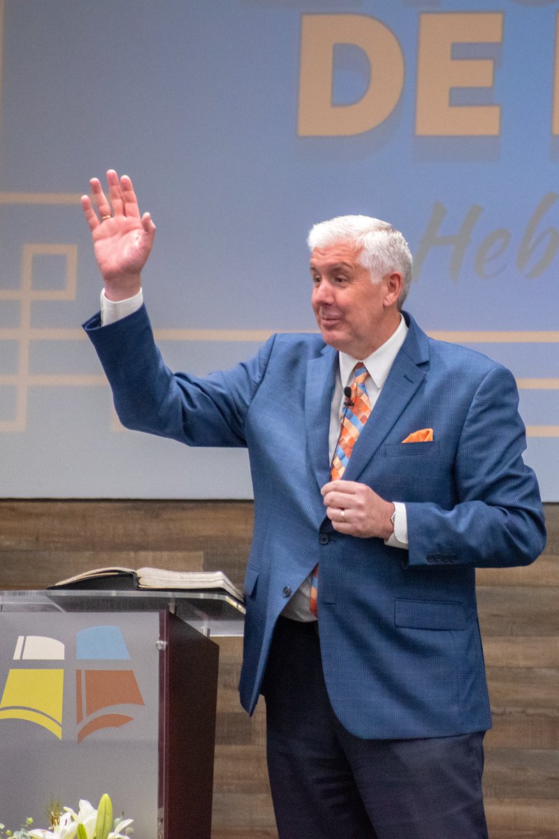 IBBLB's tweet photo. ¡El Señor ha bendecido grandemente nuestra conferencia de mayordomía con el Pastor John Wilkerson. Ayúdenos a orar por la última noche de la conferencia, la “Noche de Victoria”, hoy jueves a las 7:30pm. 🙏🏼 https://t.co/V0gB29vWWl