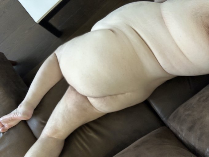 Happy National Send Nudes Day! 😜 https://t.co/2qavXT4iOh<a href="/tag/loveyourself"class="tags"><span>#loveyourself</span></a><a href="/tag/plussizeappreciation"class="tags"><span>#plussizeappreciation</span></a><a href="/tag/bodypositivity"class="tags"><span>#bodypositivity</span></a>