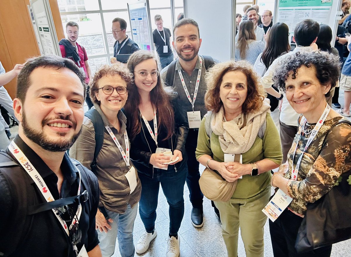 Italians and Brazilians in @ICSEconf 2024 coffee-break, with Raffaela Mirandela, @livia_lestingi, @rodrigozacar, @antoniabertolin and @paola_Inverardi ☕️