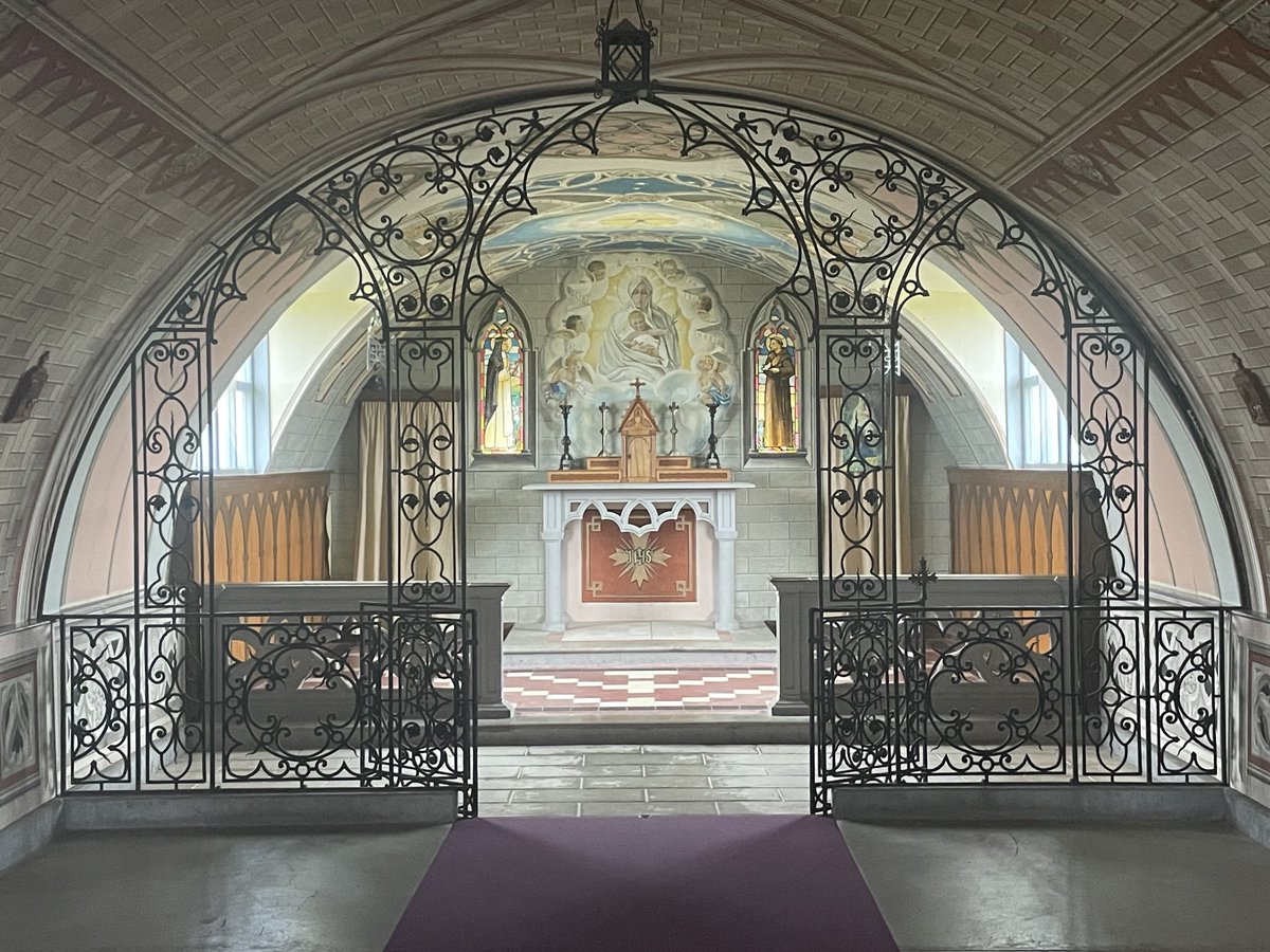 A visit to the magnificent Italian chapel this morning #Orkney , keeping out of the rain but……..🤔😊