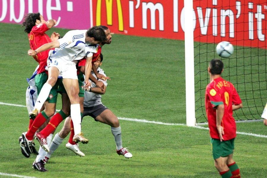 🎞️ Vi ricordate questo colpo di testa?

🇬🇷 È il colpo di testa di Angelos Charisteas, il match-winner della finale fra Portogallo e Grecia ad EURO 2004.

🟢 Abbiamo ripercorso la carriera di Charisteas nella nostra rubrica de Il Giocatore Random: associati per leggerla!