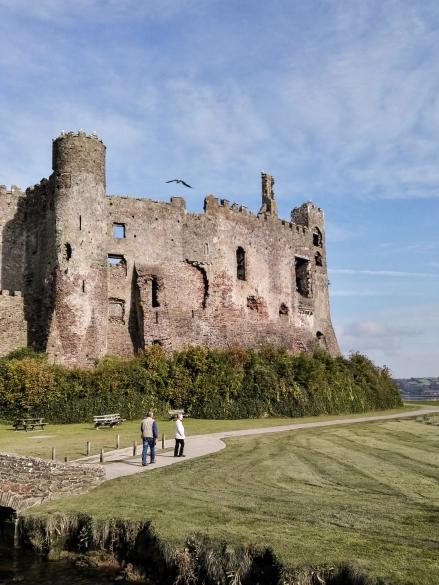visitwales's tweet photo. Happy #WorldHeritageDay! To celebrate, please enjoy this delightful selection of #welshcastles. Did you know there are over 600 castles in Wales? #castlefacts 🏰🏴 #Beaumaris #Cardiff #Laugharne #Caernarfon https://t.co/wf3qavYhZA