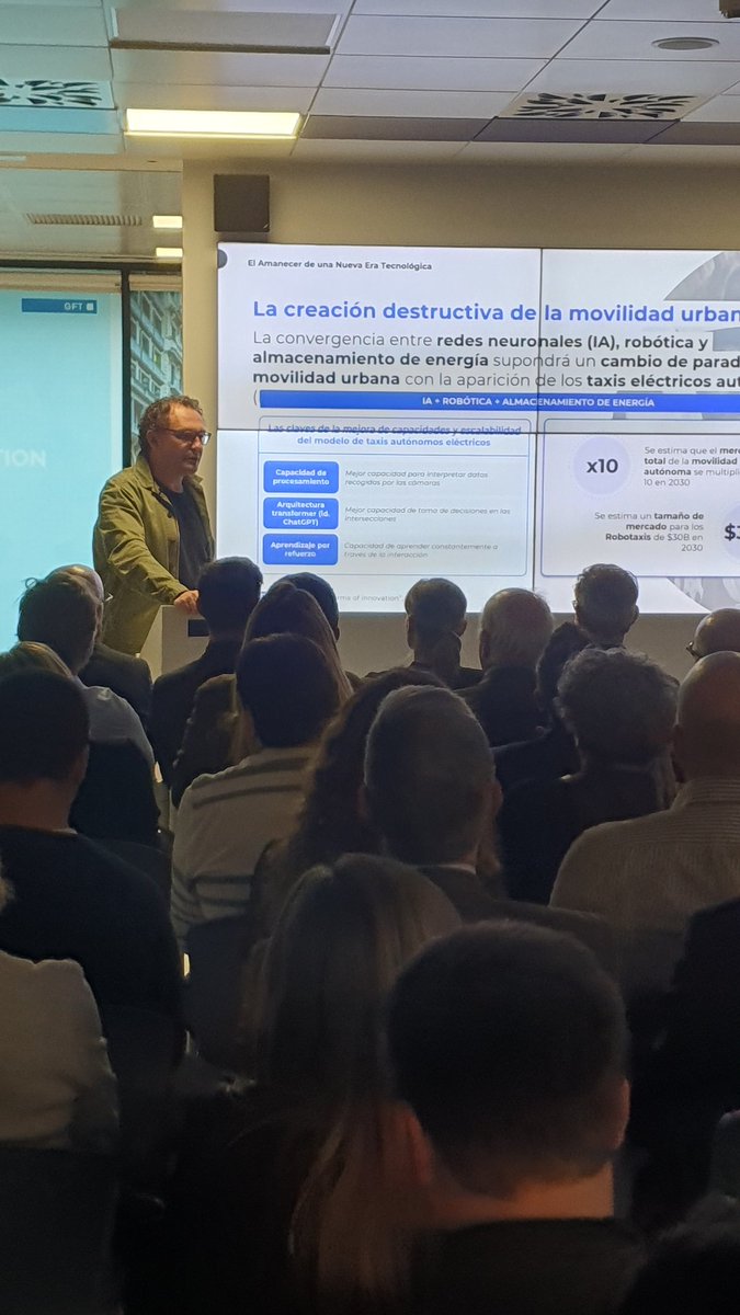 gft_es's tweet photo. Hemos tenido en #GFTLab10 a un invitado especial. @aleixvalls nos ha instrido con una intervención sobre la evolución de los #algoritmos en el futuro empresarial. https://t.co/3lkU8zXxgb