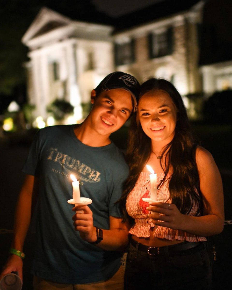 VisitGraceland's tweet photo. There's so much going on at Elvis Week that there's bound to be something for everyone! Take a look at the awesome lineup of events featuring live concerts, competitions, panel discussions and dance parties. Plus, don't miss the week's cornerstone event, our annual Candlelight Vigil, on August 15!

SCHEDULE: https://t.co/sU54bVneG4