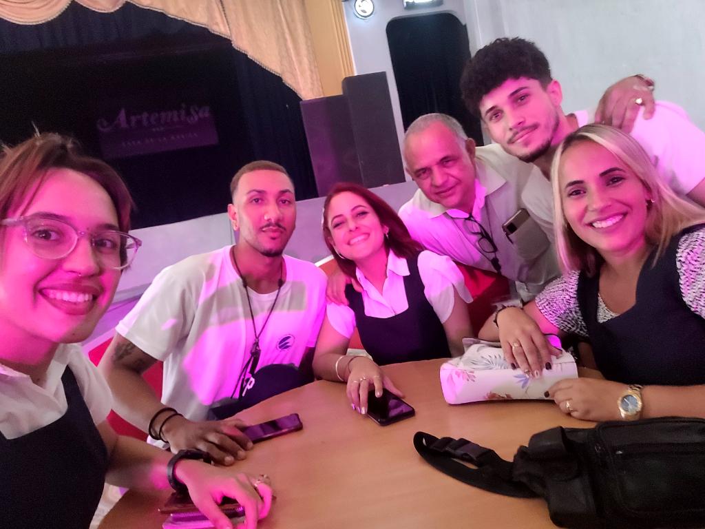 Celebramos el espíritu emprendedor en el campo de las telecomunicaciones. Impulsando el futuro digital, conectando a comunidades, creando oportunidades y llevando la tecnología a nuevos horizontes.
#etecsaguanajay
#etecsaartemisa
#enlieaconelmundo