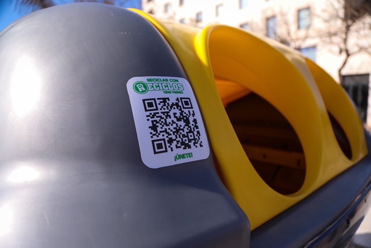 fcopalmausagre's tweet photo. Ya puedes contribuir a que jóvenes con diferentes necesidades vuelvan a estudiar y encuentren oportunidades de #empleo. Convierte tus latas y botellas de plástico en #Reciclos @ecoembes y apoya el #proyectosocial #EscuelaSegundaOportunidad @E2OEspana @ArrabalAID. #CadaGestoCuenta https://t.co/CW07pNzrhA