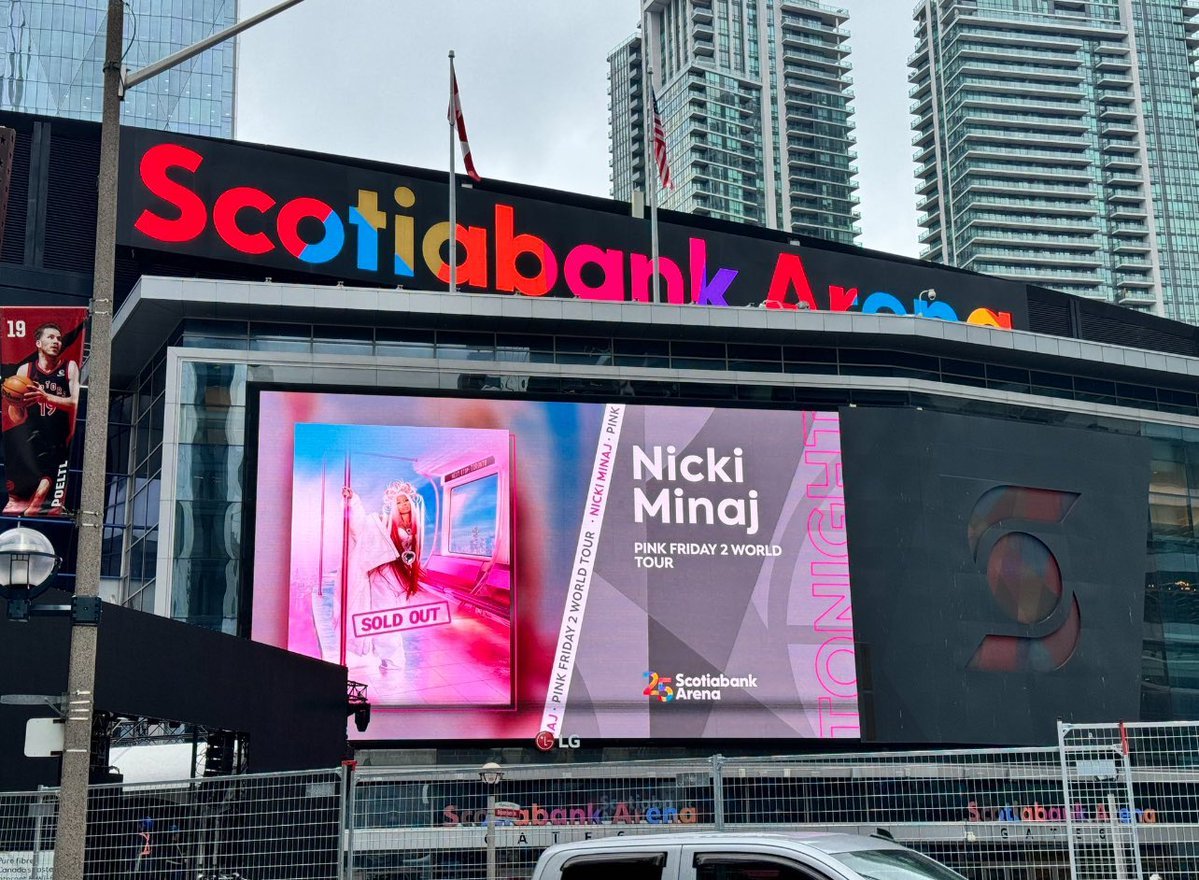 PF2Tour's tweet photo. 🎟️ | Tonight's #GagCityToronto concert at the @ScotiabankArena is officially SOLD OUT! (📸: @GalickMGunn)

— It is the 25th consecutive sold out show of the "Pink Friday 2 World Tour". https://t.co/OTq3z2hTdC